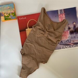 New Medium SKIMS Tan Bodysuit